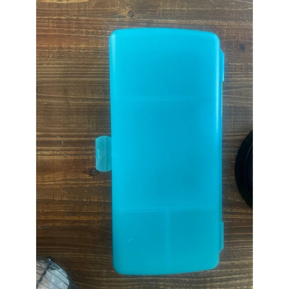 Tupperware teal lunch